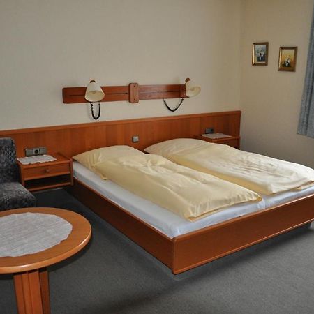 Salz & Pfeffer Im Gasthaus Frorup Hotel Oeversee Room photo